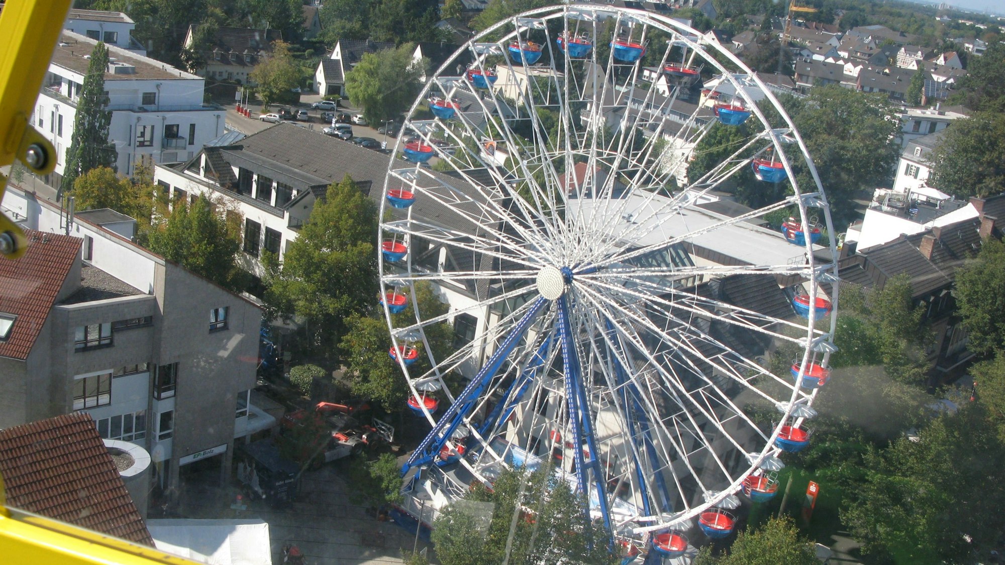 Blick auf ein Riesenrad.
