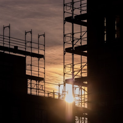 Der Rückgang bei den Bautätigkeiten führt auch zu einer Verknappung bei der gewerblichen Immobilien.
