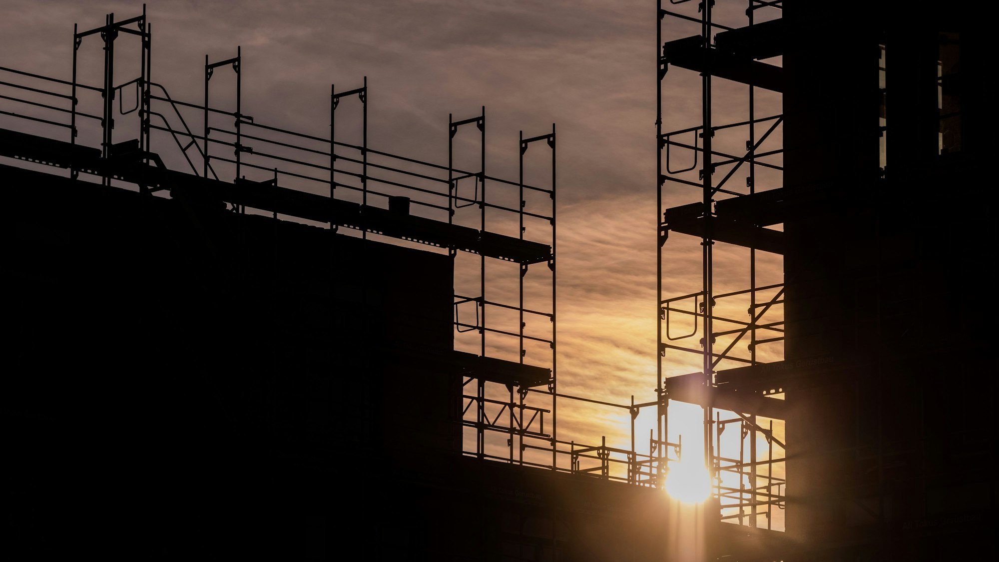 Der Rückgang bei den Bautätigkeiten führt auch zu einer Verknappung bei der gewerblichen Immobilien.