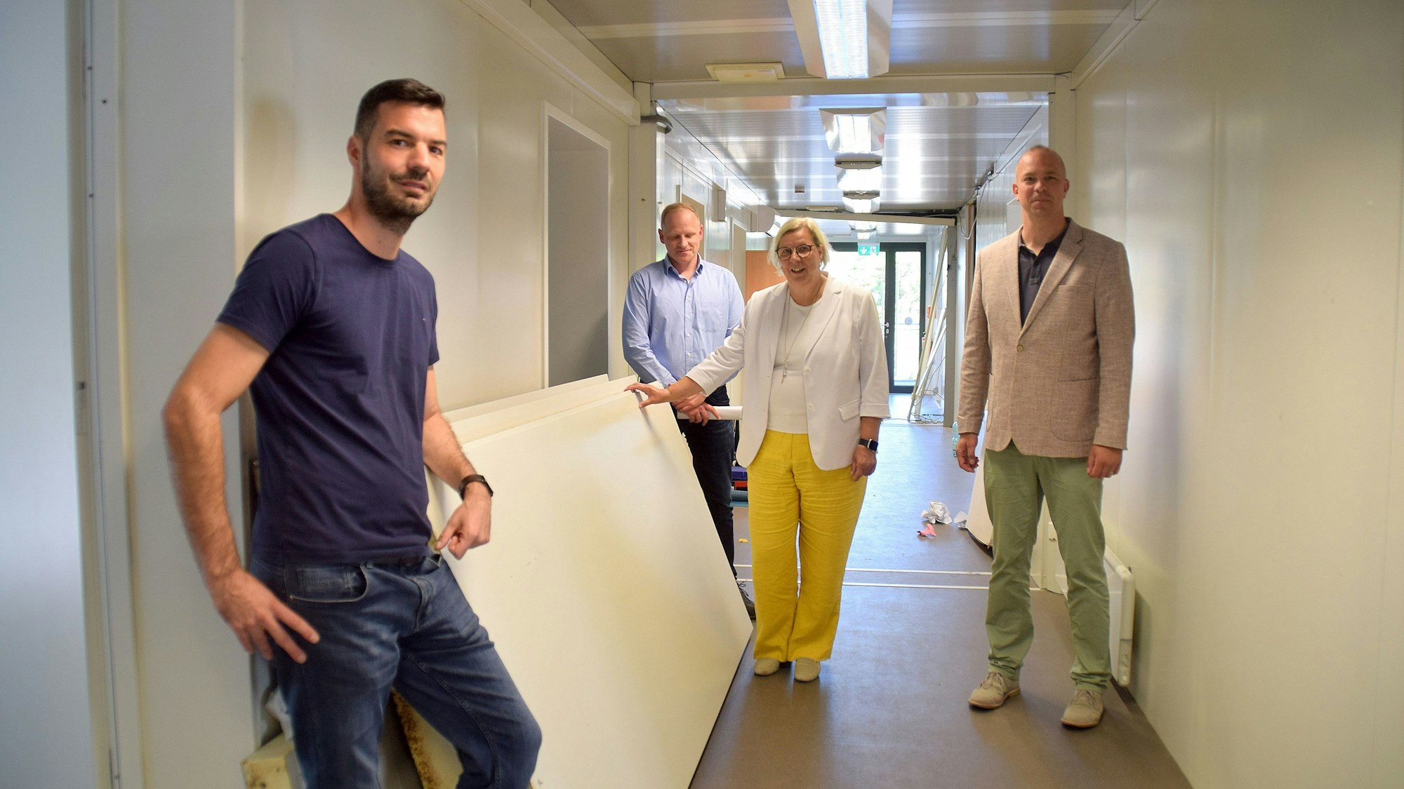 Ortsbesichtigung mit (von links): Michael Kleist, Peter Schröder, Petra Kalkbrenner und dem Beigeordneten Tobias Weingartz.