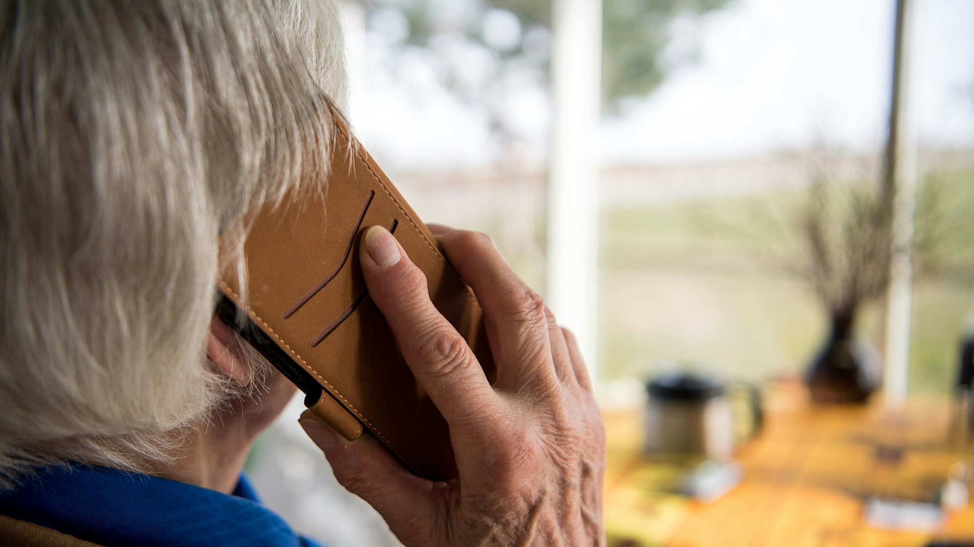 Besser auflegen als in ein Gespräch verwickeln lassen: Opfer von Schockanrufern sollten sich nicht unter Druck setzen lassen. (Symbolbild)