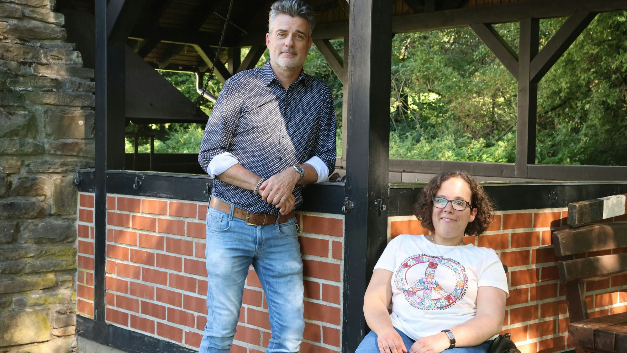 Höösch-Sänger Dirk Meierlücke und Melli Baumunk, Wallefelderin und Fan der ersten Stunde.