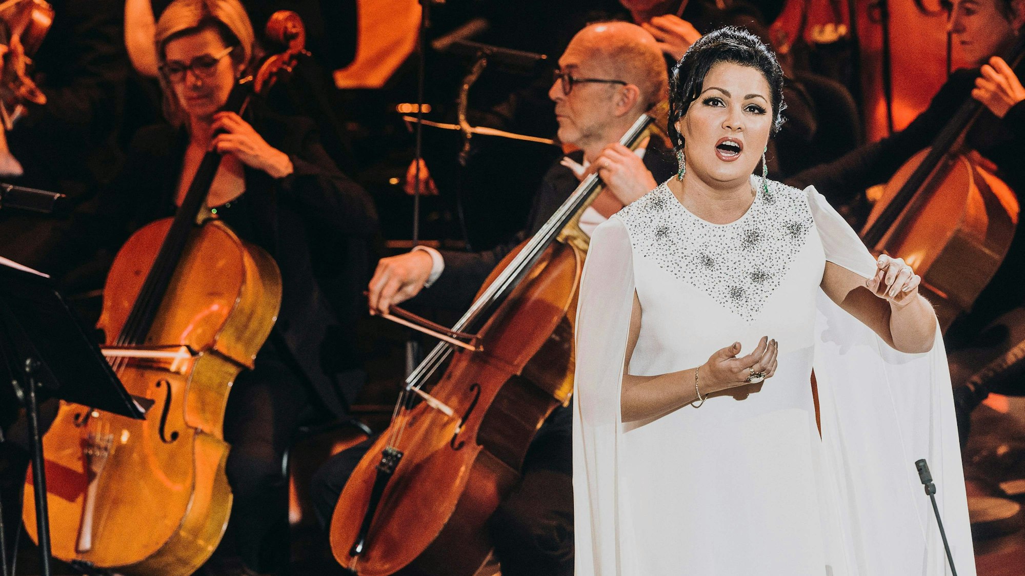 Die russische Sopranistin Anna Netrebko soll am 15. September in Berlin auftreten. Gegen den Auftritt gibt es Proteste – von Netrebko kursieren Fotos, die sie mit russischer Kriegssymbolik zeigen. (Archivbild)