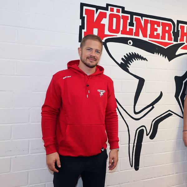 Haie-Kapitän Moritz Müller (l.) und Coach Uwe Krupp.
