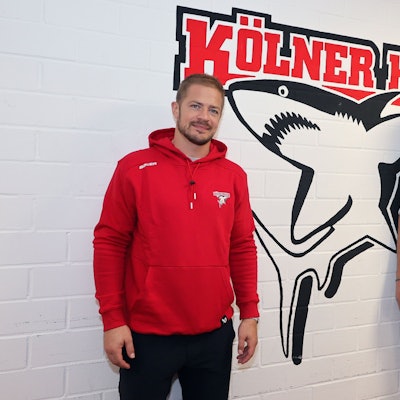 Haie-Kapitän Moritz Müller (l.) und Coach Uwe Krupp.