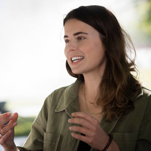 Luisa Neubauer, Sprecherin Fridays for Future Deutschland, spricht vor einem Pressegespräch zum globalen Klimastreik am 15. September mit Teilnehmern.
Klimaschützerin Luisa Neubauer will, dass das angekündigte Klimageld bald kommt.