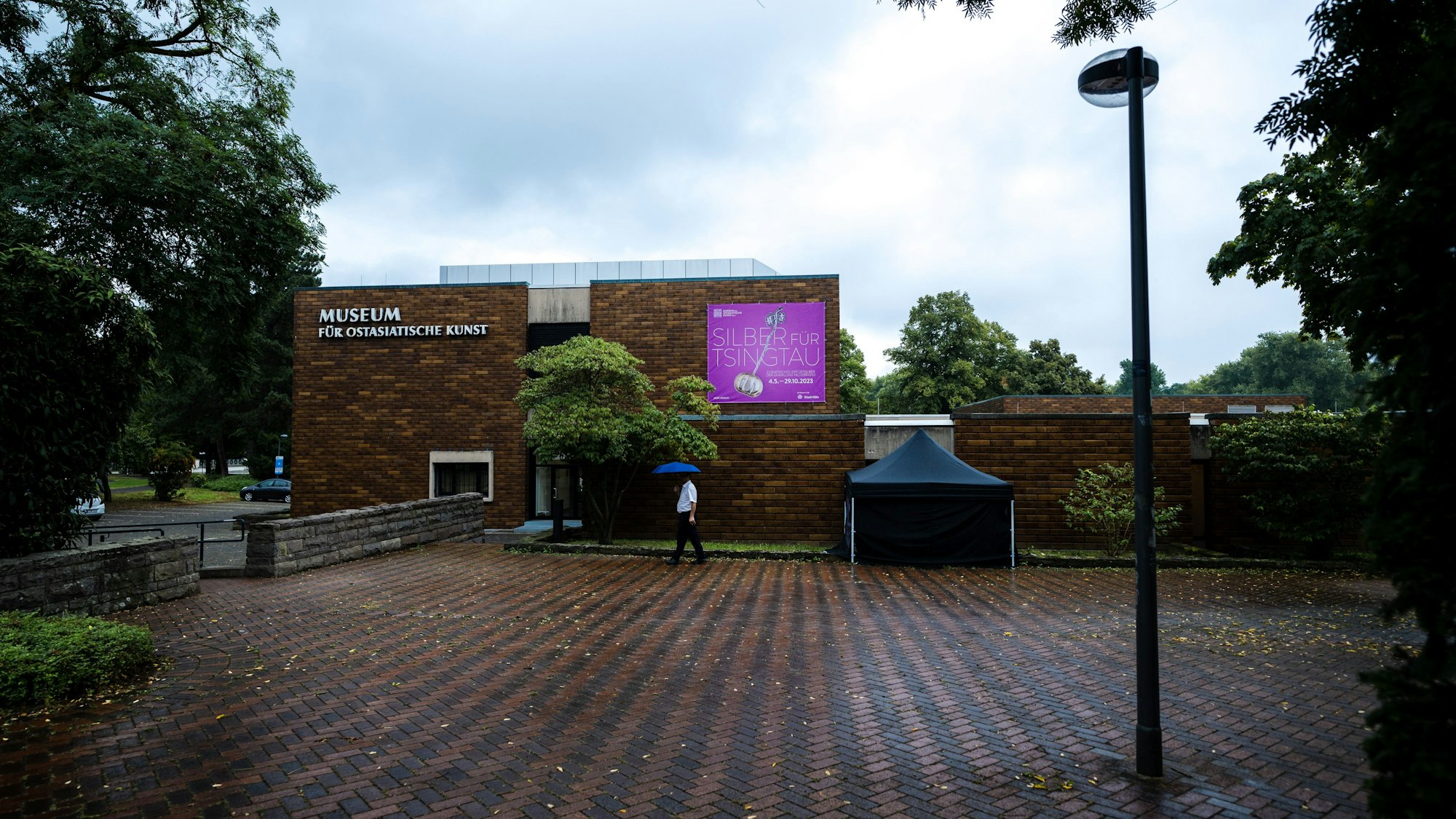 Im Museum für ostasiatische Kunst in Köln haben Diebe Porzellan im Millionenwert entwendet.