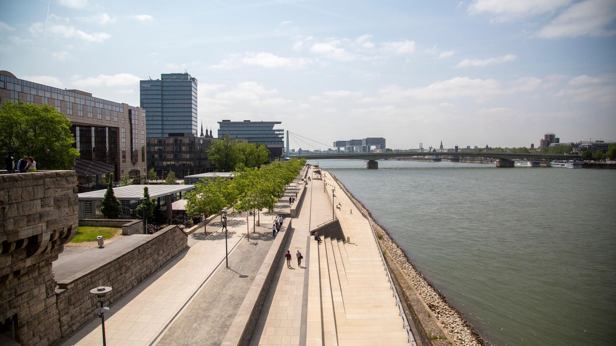 Blick auf den Rheinboulevard