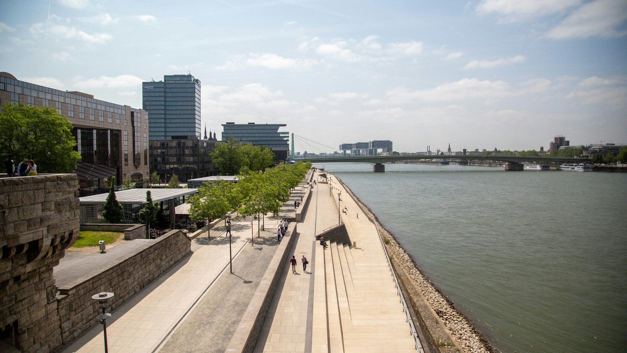 Blick auf den Rheinboulevard