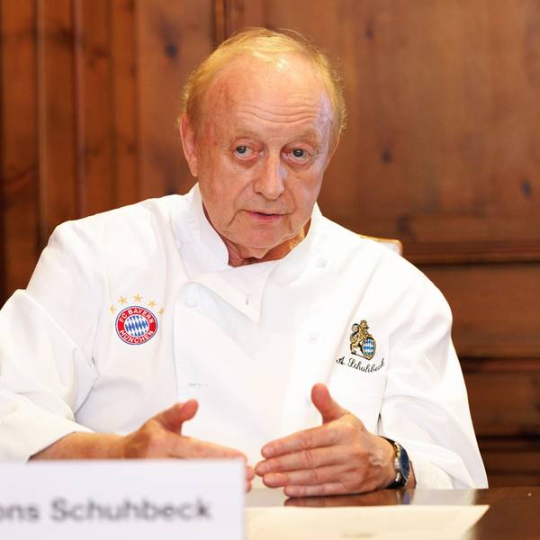 ARCHIV - 06.07.2022, Bayern, München: Alfons Schuhbeck, Gastwirt und Sternekoch, spricht auf einem Pressetermin zur Beantragung des "Bierlandes Bayern" als immaterielles Unesco Weltkulturerbe. (zu dpa "Ingwer»-Prozess: Starkoch Schuhbeck in 25 Fällen angeklagt") Foto: Matthias Balk/dpa +++ dpa-Bildfunk +++