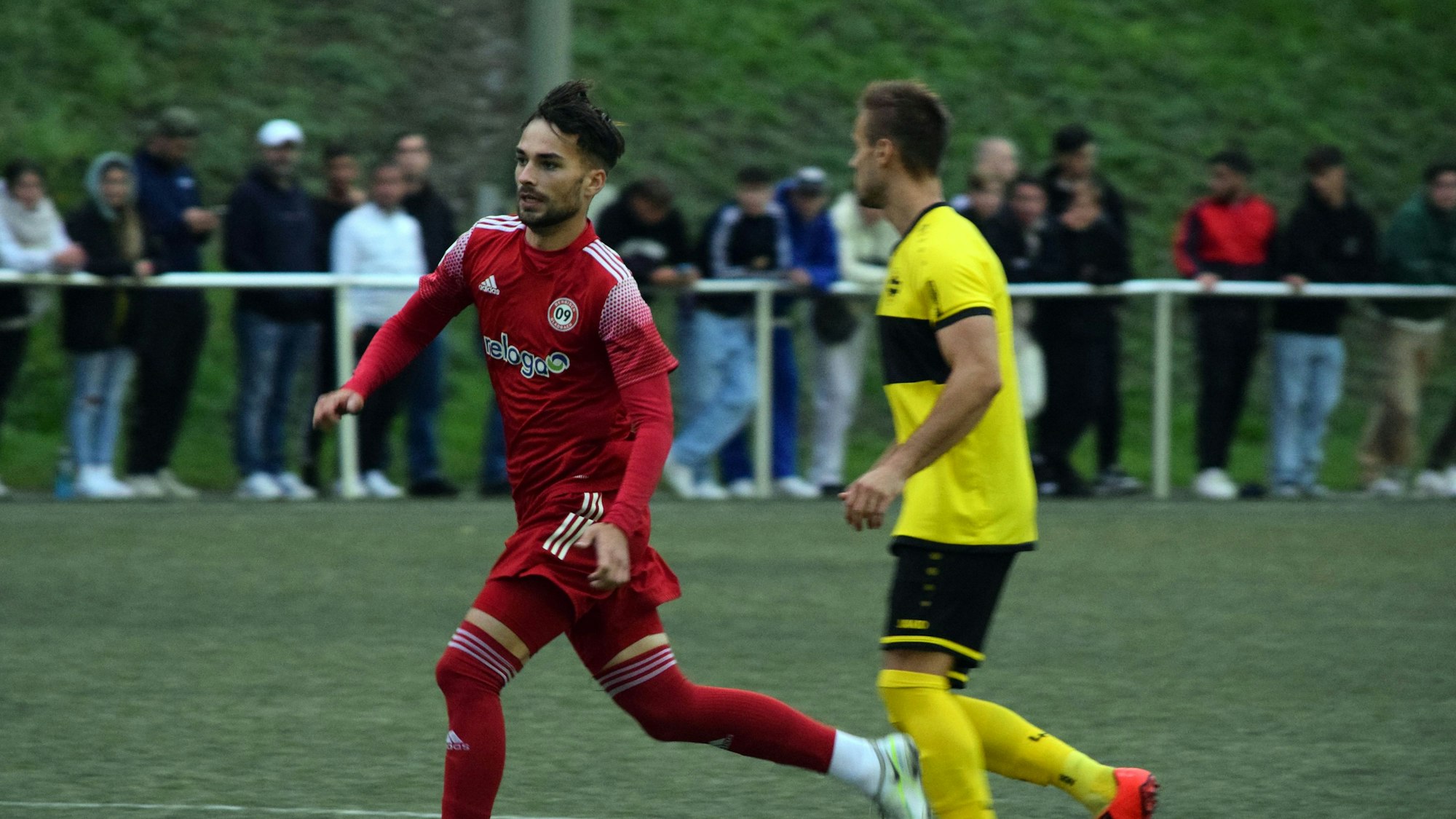 Eine Spielsituation in der Partie Eintracht Hohkeppel gegen Bergisch Gladbach.
