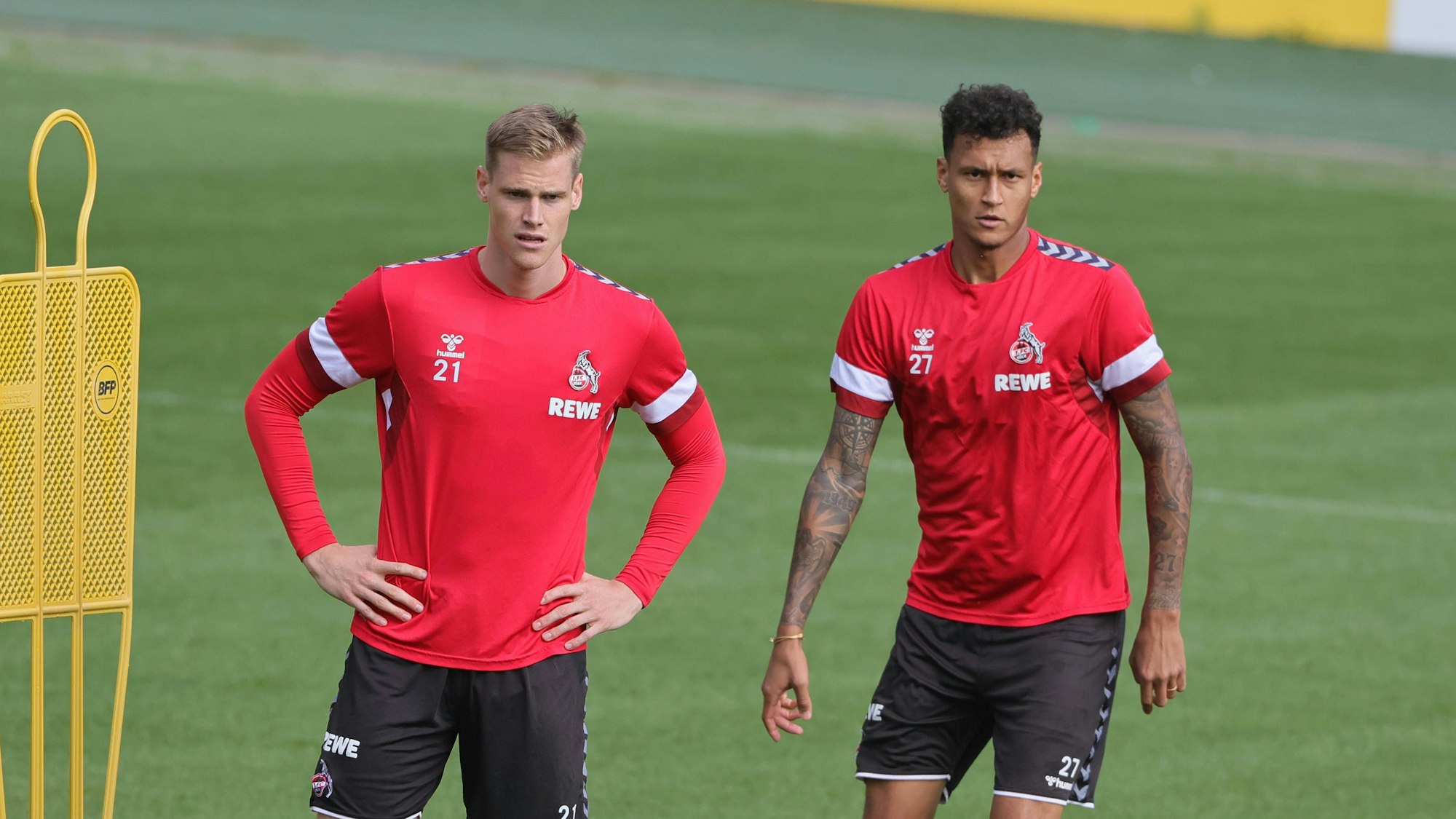 Steffen Tigges (l.) oder Davie Selke (r.) stehen auf dem Trainingsplatz.