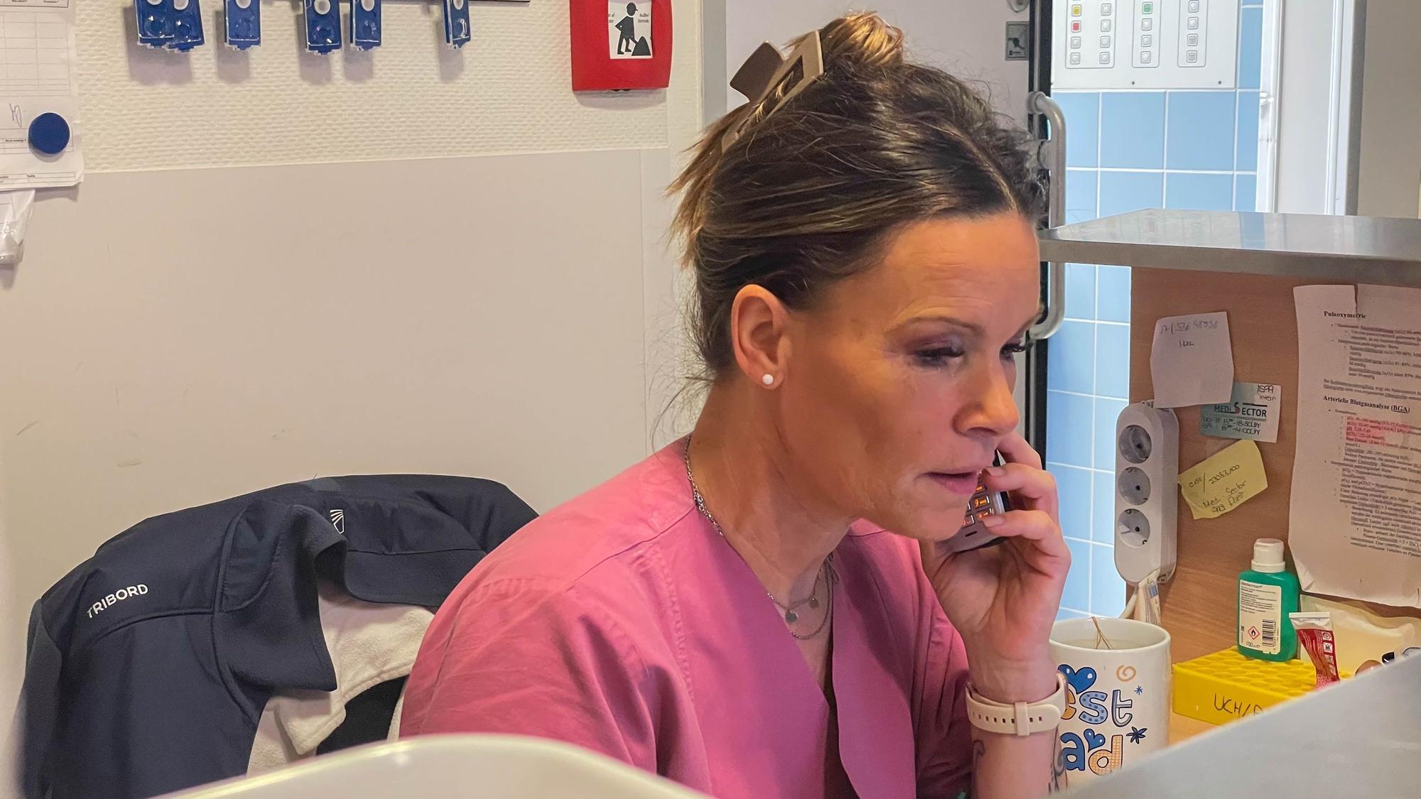 Yvonne Pax bei ihrer Arbeit in der Notaufnahme des Euskirchener Marienhospitals.
