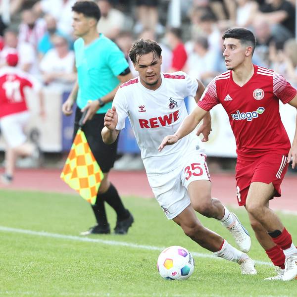 Testspiel, Bergisch Gladbach vs.1.FC Köln, 06.09.2023, von links: Max Finkgräfe (1. FC Köln), Stefano Fragapane (BG), Bild: Herbert Bucco