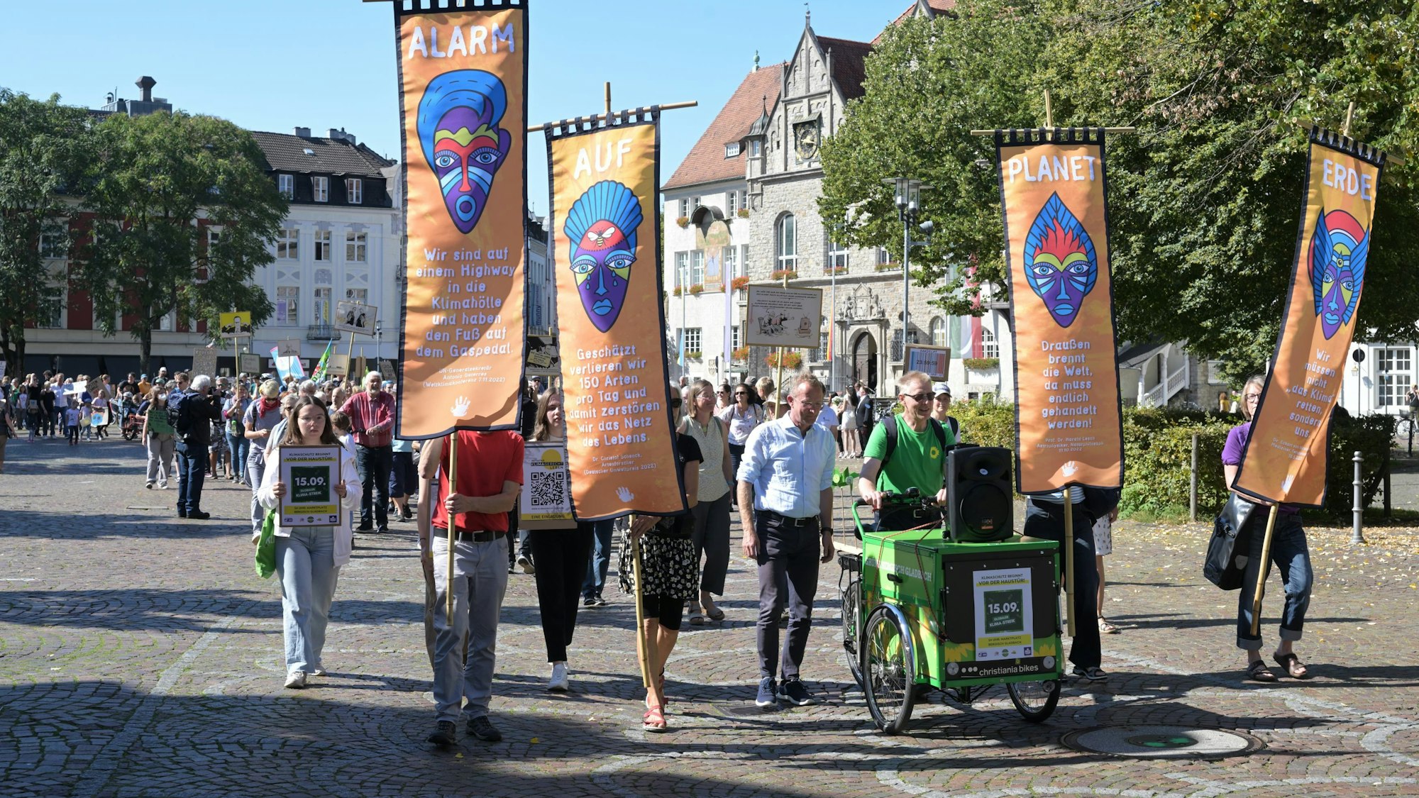 Die Klimademo Fridays for Future startet auf dem Konrad-Adenauer-Platz in Bergisch Gladbach.