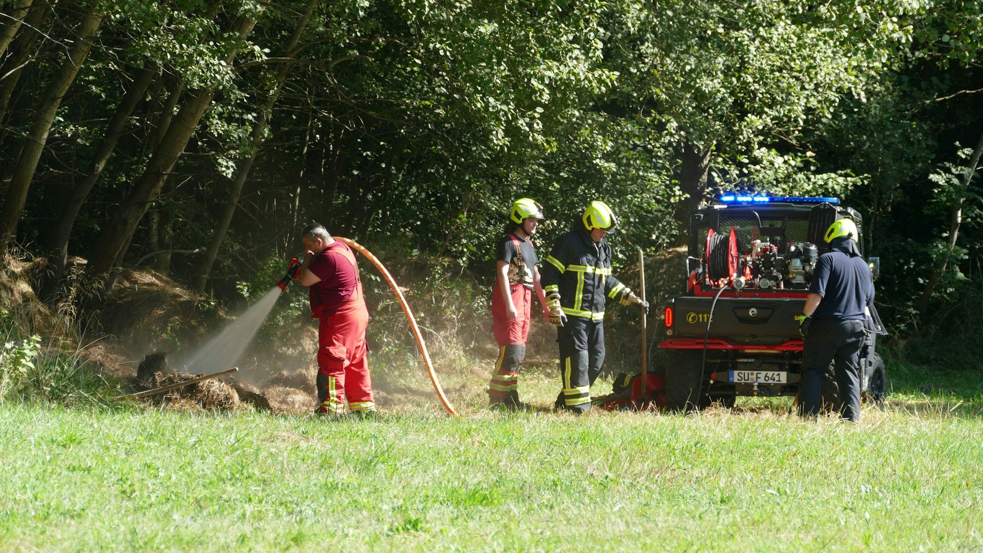 Feuerwehrleute im Einsatz.