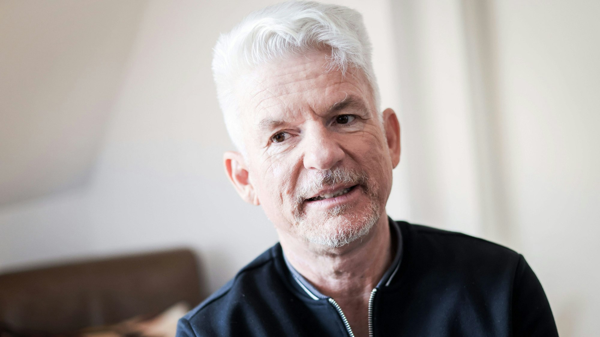 Heinz Strunk in seiner Wohnung.