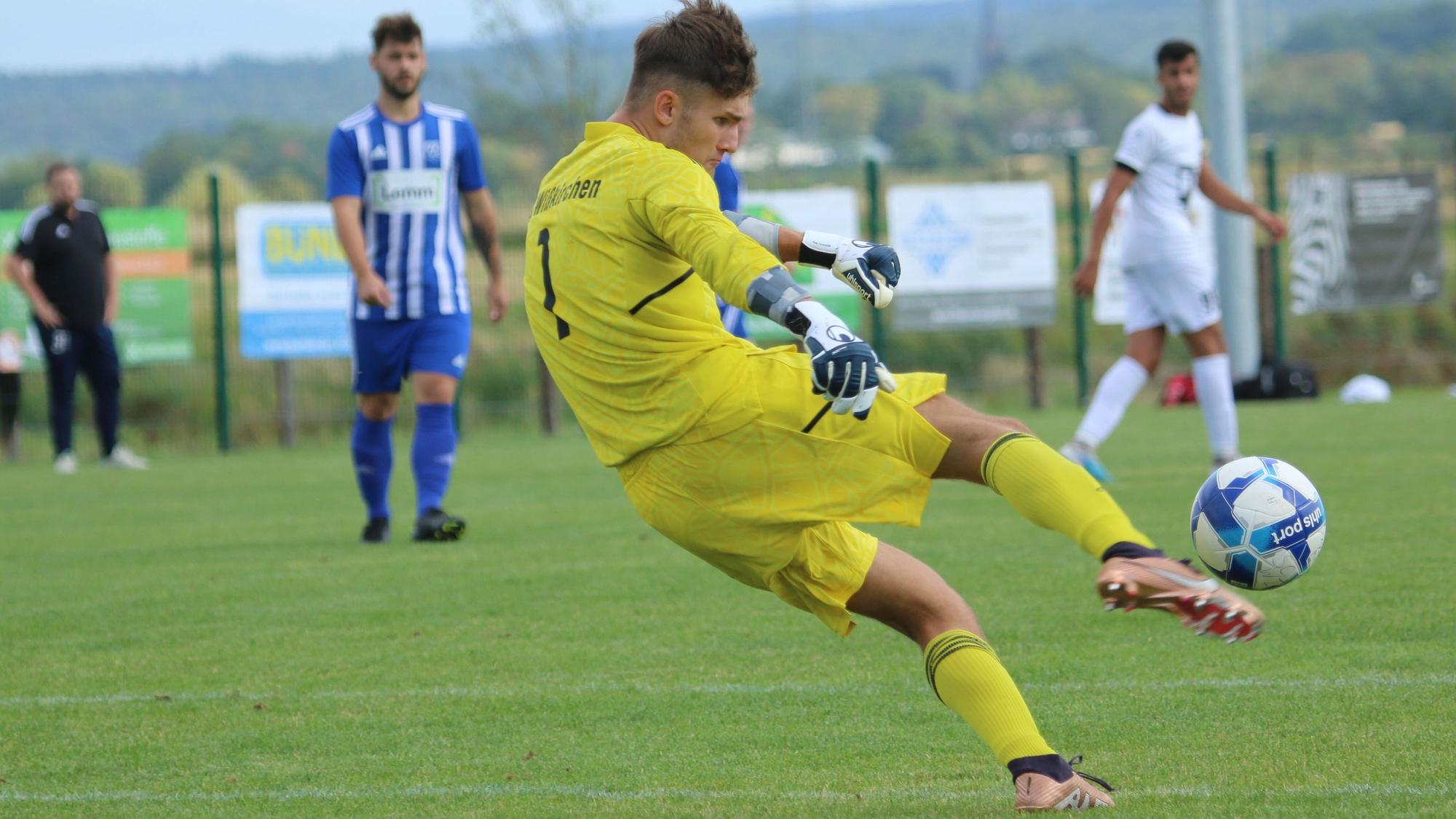 Wißkirchens Torwart Jan Beyers beim Abschlag.
