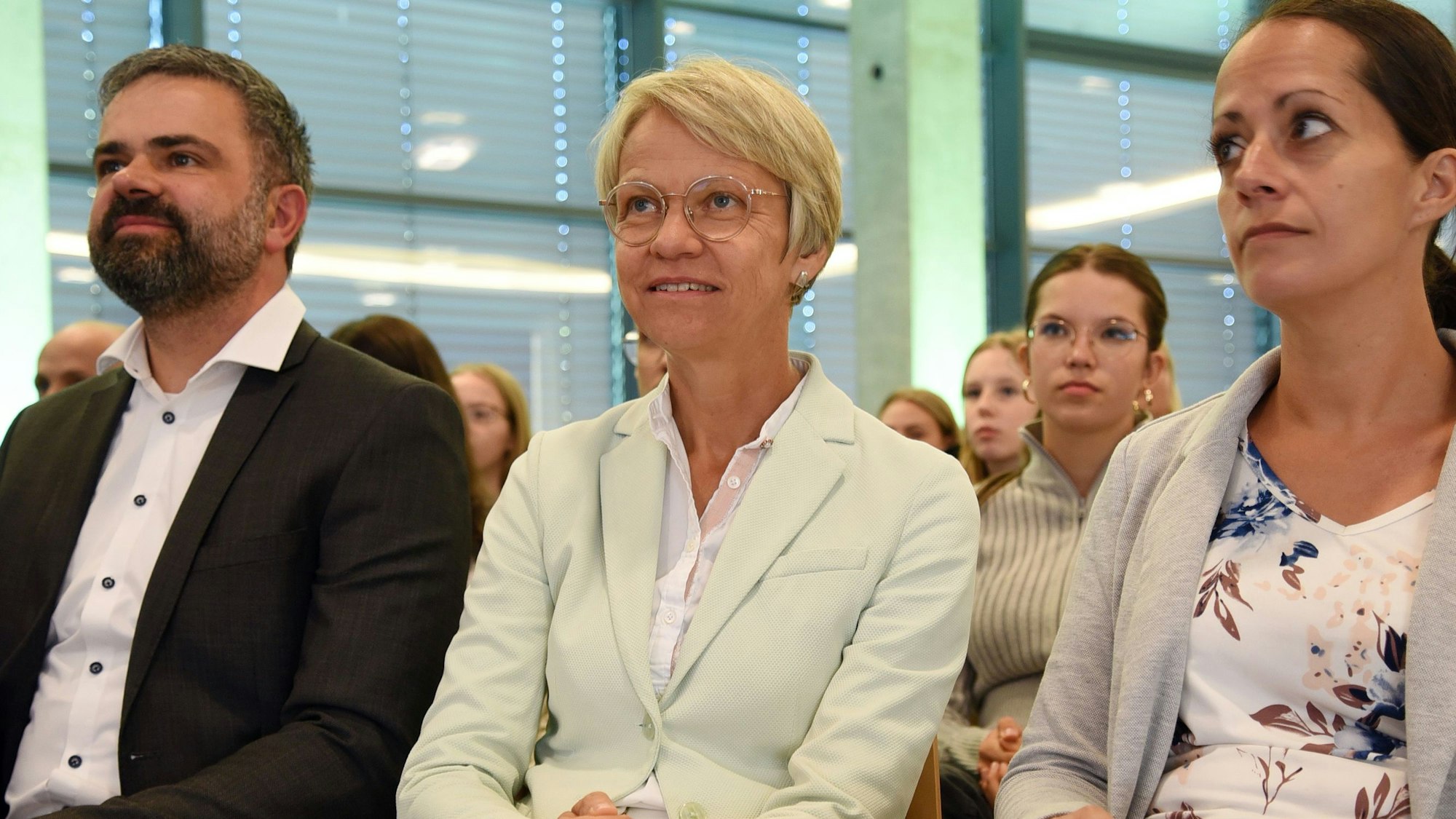 FCBG Gummersbach bekommt Besuch von der NRW-Schulministerin.