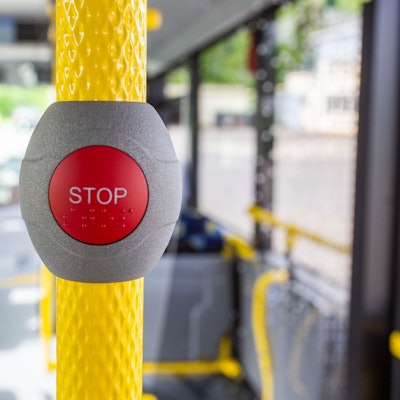 Haltekopf in einem Linienbus der Oberbergischen Verkehrsgesellschaft Ovag.