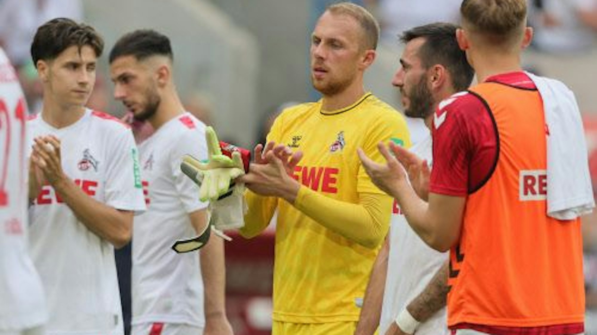 Kölns Keeper Marvin Schwäbe nach dem Spiel.