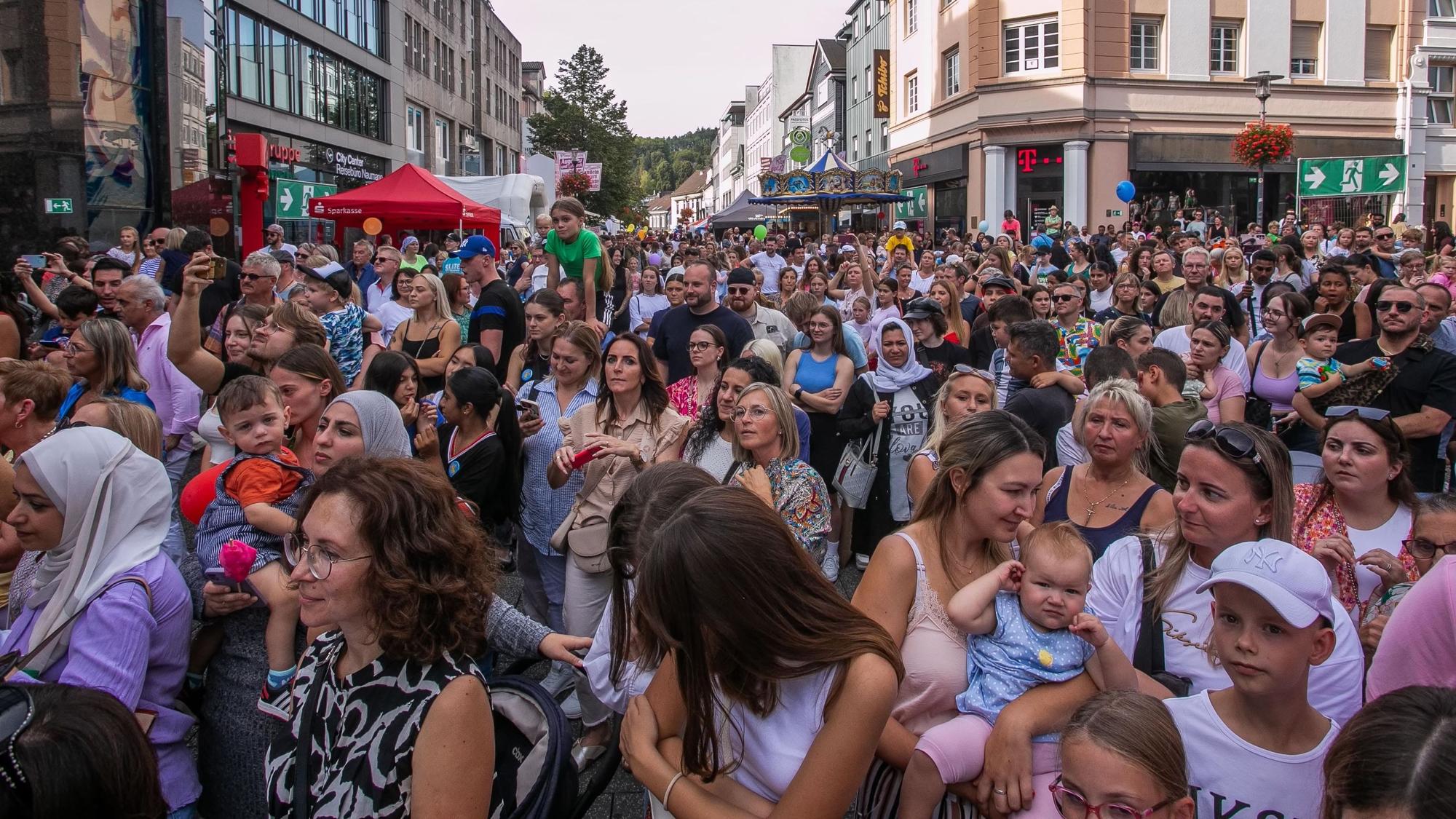 Gummersbach, Lindenplatz beim Weltkindertag.
