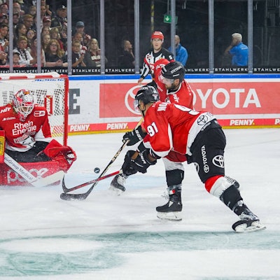 Viel Arbeit gab es für Haie-Torwart Mirko Pantkowski gegen Ingolstadt.