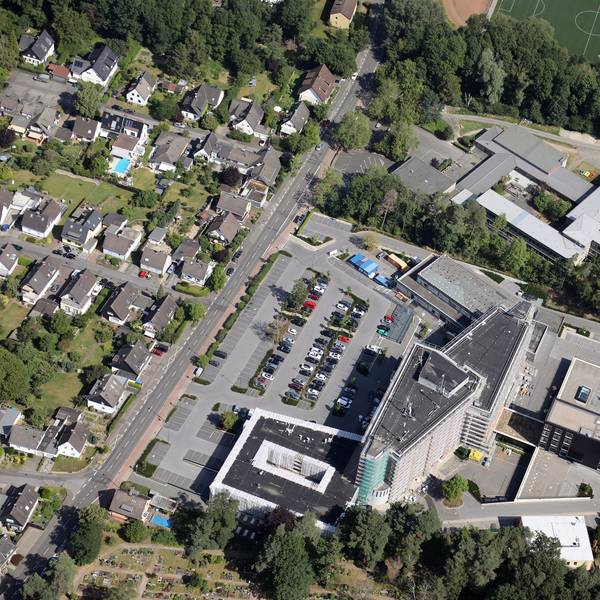 Luftbild vom Kreishaus und Dietrich-Bonhoeffer-Gymnasium Bergisch Gladbach.