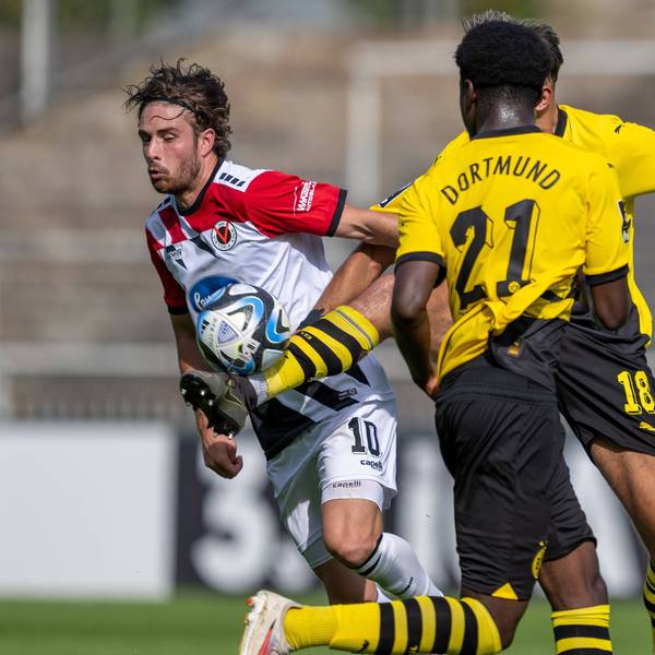 GER, 3. LIga, Borussia Dortmund U23 vs FC Viktoria Koeln, Saison 2023/24, / 16.09.2023, Stadion Rote Erde, Dortmund, GER, 3. LIga, Borussia Dortmund U23 vs FC Viktoria Koeln, Saison 2023/24, Im Bild: Antonios Papadopulos BVB U23, 18 mit dem Fuss vor David Philipp FC Viktoria Koeln, 10 *** GER, 3 LIga, Borussia Dortmund U23 vs FC Viktoria Koeln, season 2023 24, 16 09 2023, Stadion Rote Erde, Dortmund, GER, 3 LIga, Borussia Dortmund U23 vs FC Viktoria Koeln, season 2023 24, In picture Antonios Papadopulos BVB U23, 18 with foot in front of David Philipp FC Viktoria Koeln, 10 nordphotoxGmbHxx/xDenkinger nph00015