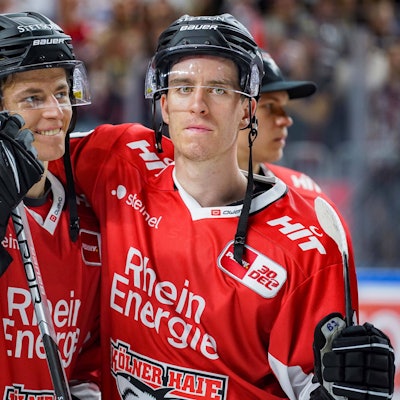 Haie-Neuzugang Gregor MacLeod (r.)
