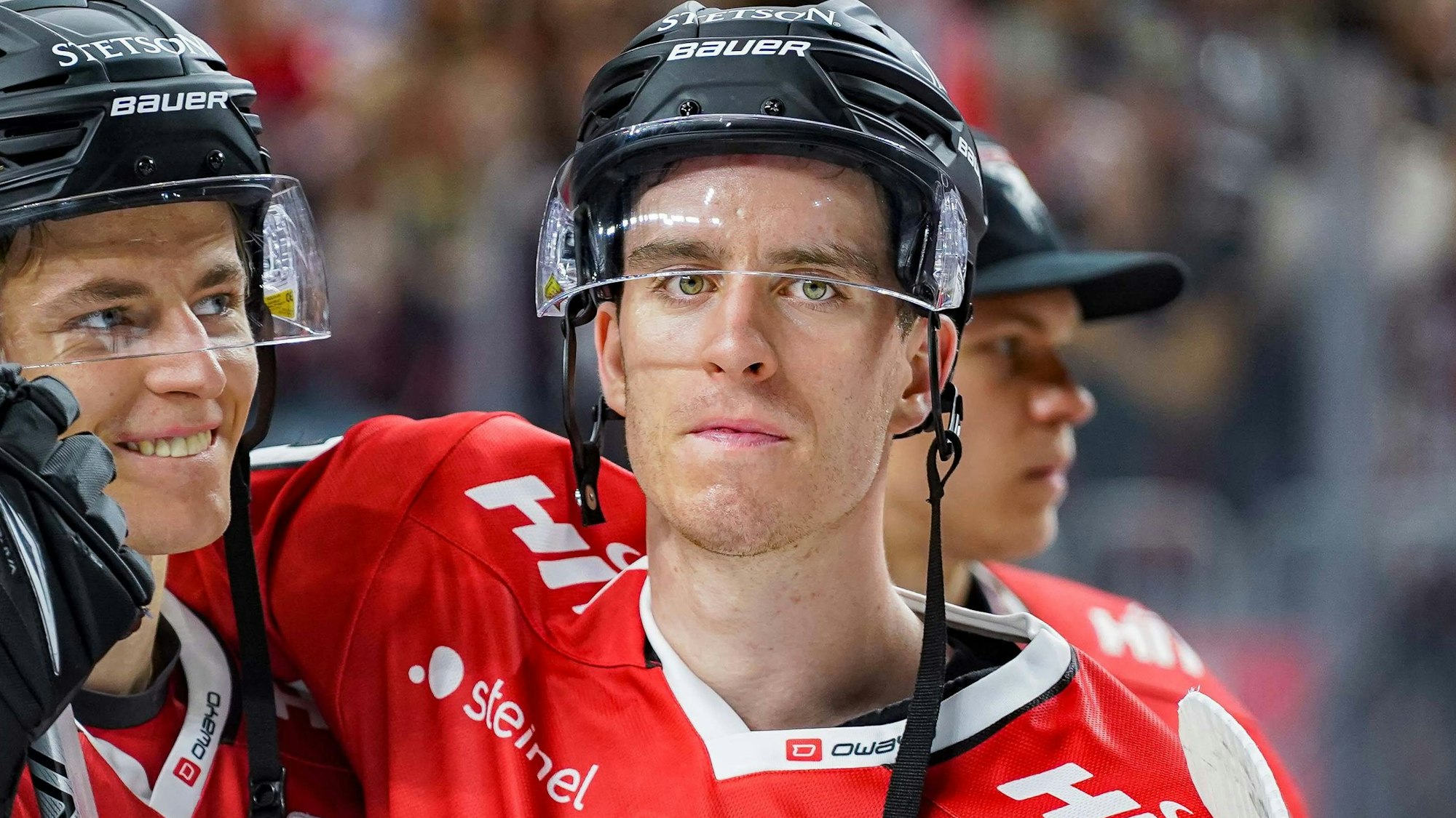 Haie-Neuzugang Gregor MacLeod (r.)