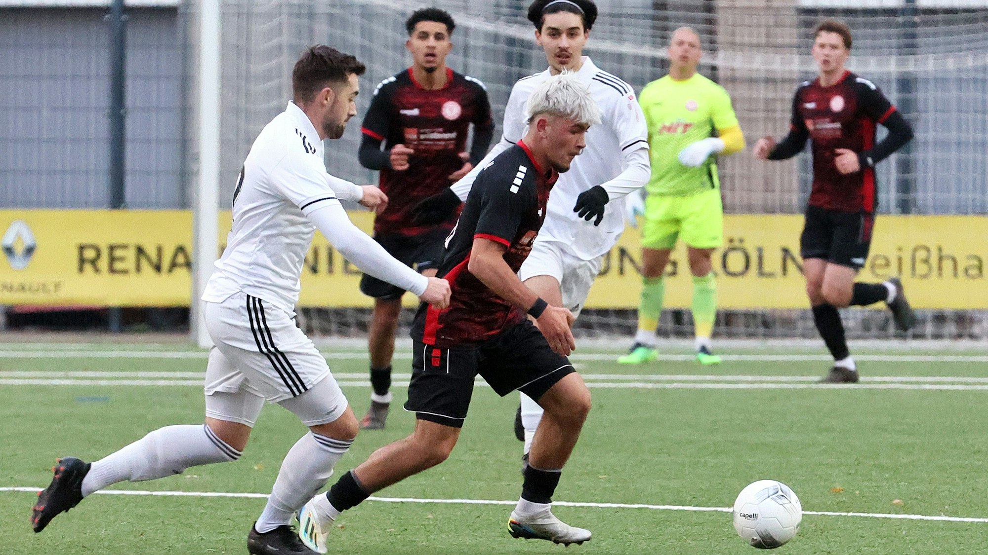 Fortuna Köln II vs. BCV Glesch-Paffendorf, Fußball Herren, Verbandsliga, rechts: Gianluis Di Fine (Fortuna), 04.12.2022, Bild: Herbert Bucco
Herbert Bucco