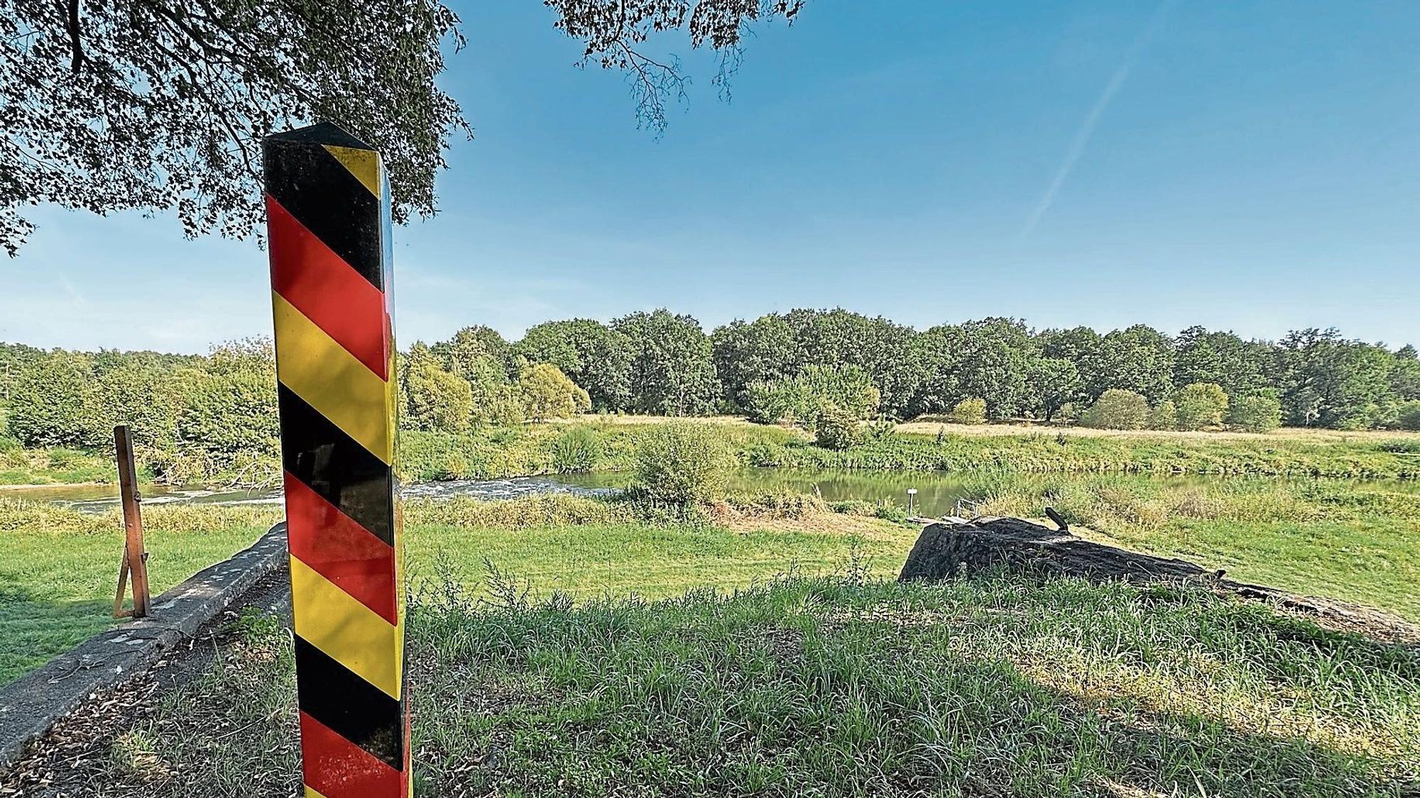Die Grenze zu Polen - im Hintergrund fließt die Lausitzer Neiße