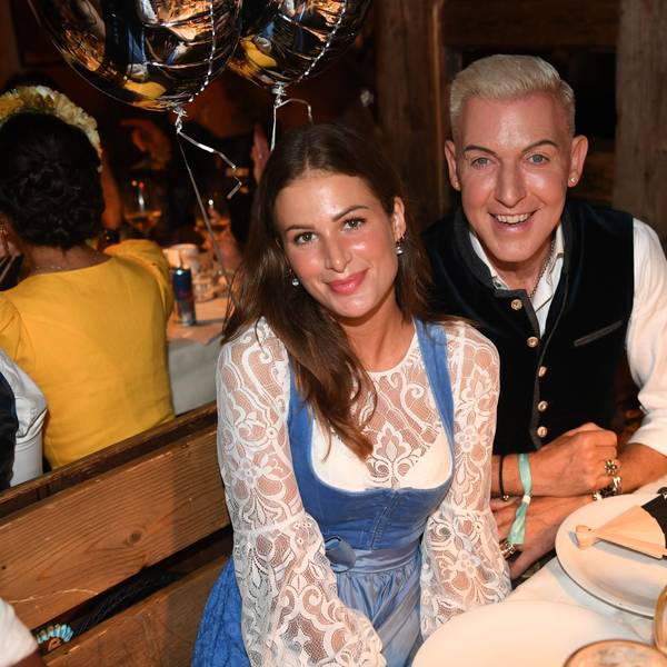 Scooter-Sänger H.P. Baxxter und seine viel jüngere Freundin Sara auf dem Oktoberfest.