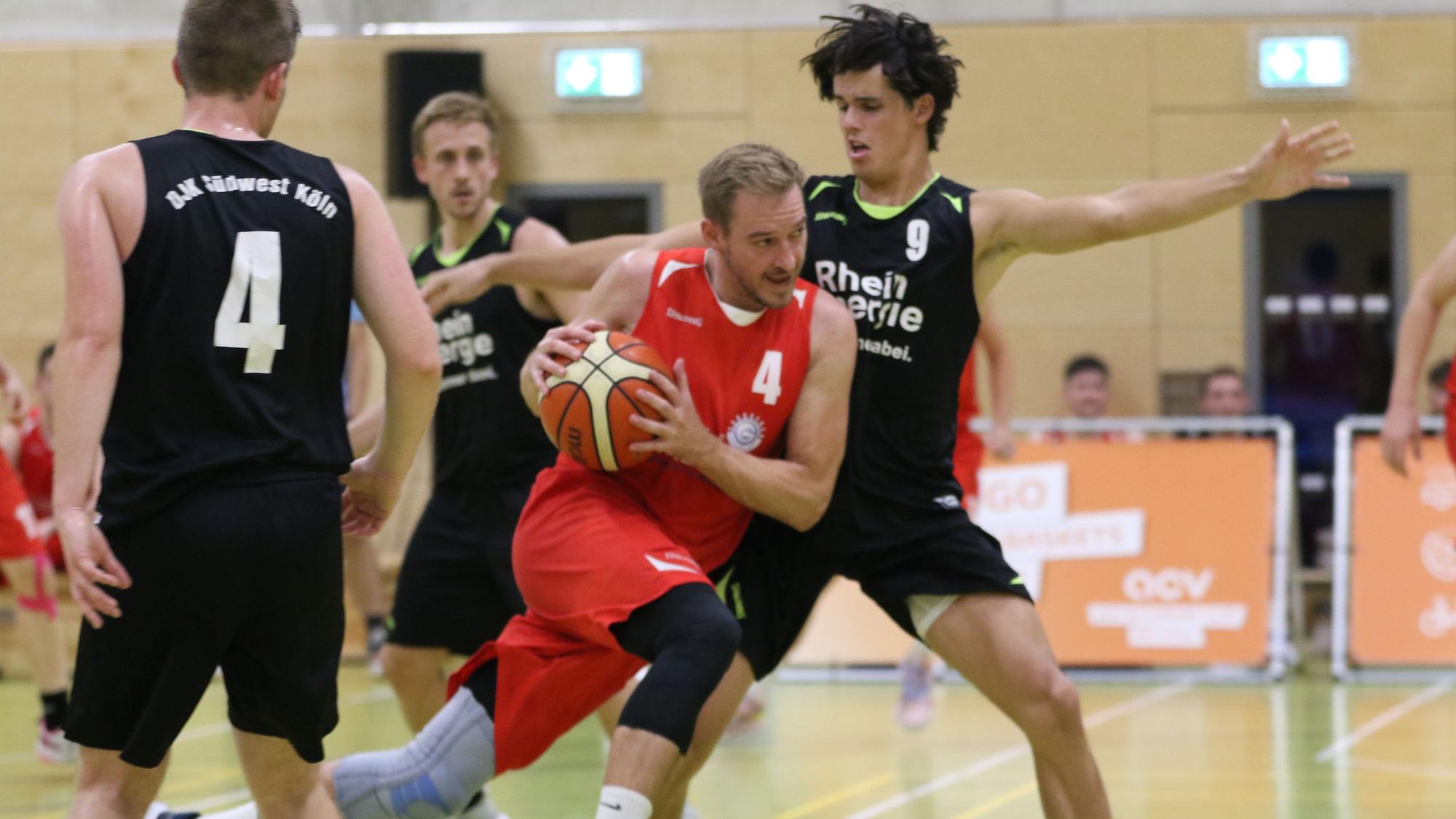ErftBaskets Bad Münstereifel mit Routinier Jan Winkelnkemper im Angriff.