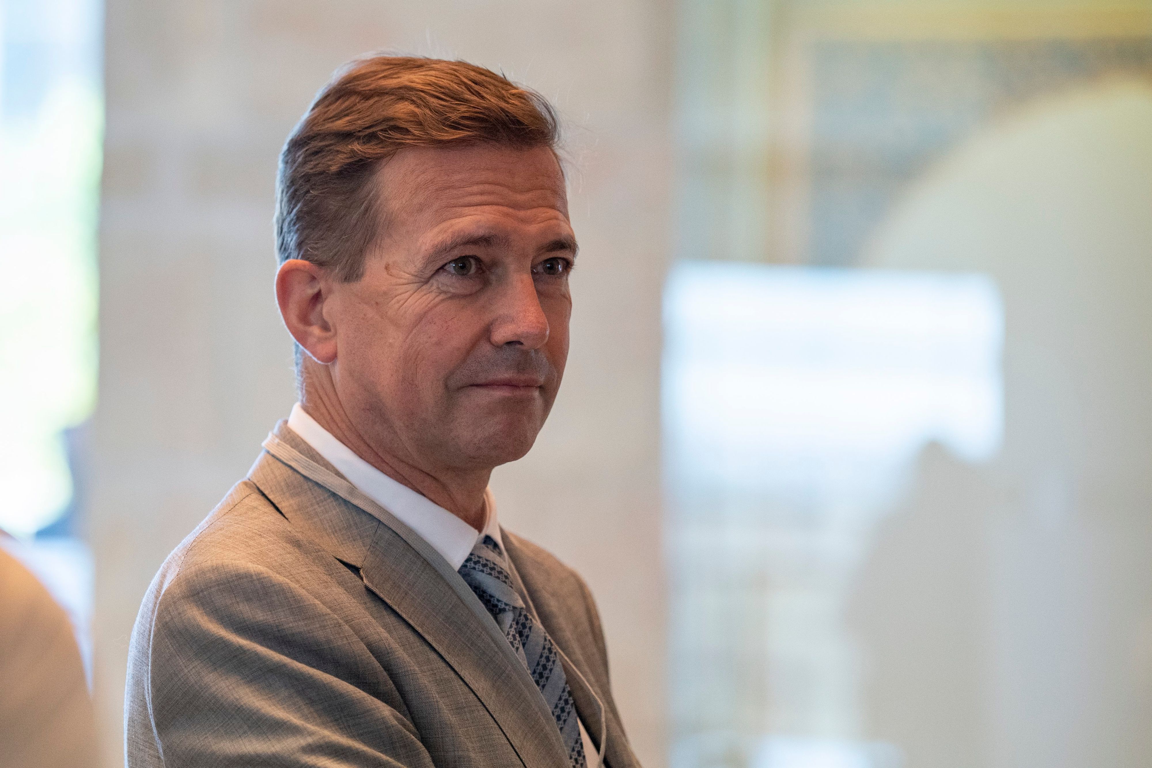 ARCHIV - 11.09.2022, Israel, Jerusalem: Steffen Seibert, Botschafter in Israel und ehemaliger Regierungssprecher, steht während eines Besuchs von Gesundheitsminister Lauterbach in der Knesset. (zu dpa «Israel legt Beschwerde gegen deutschen Botschafter Seibert ein») Foto: Christophe Gateau/dpa +++ dpa-Bildfunk +++