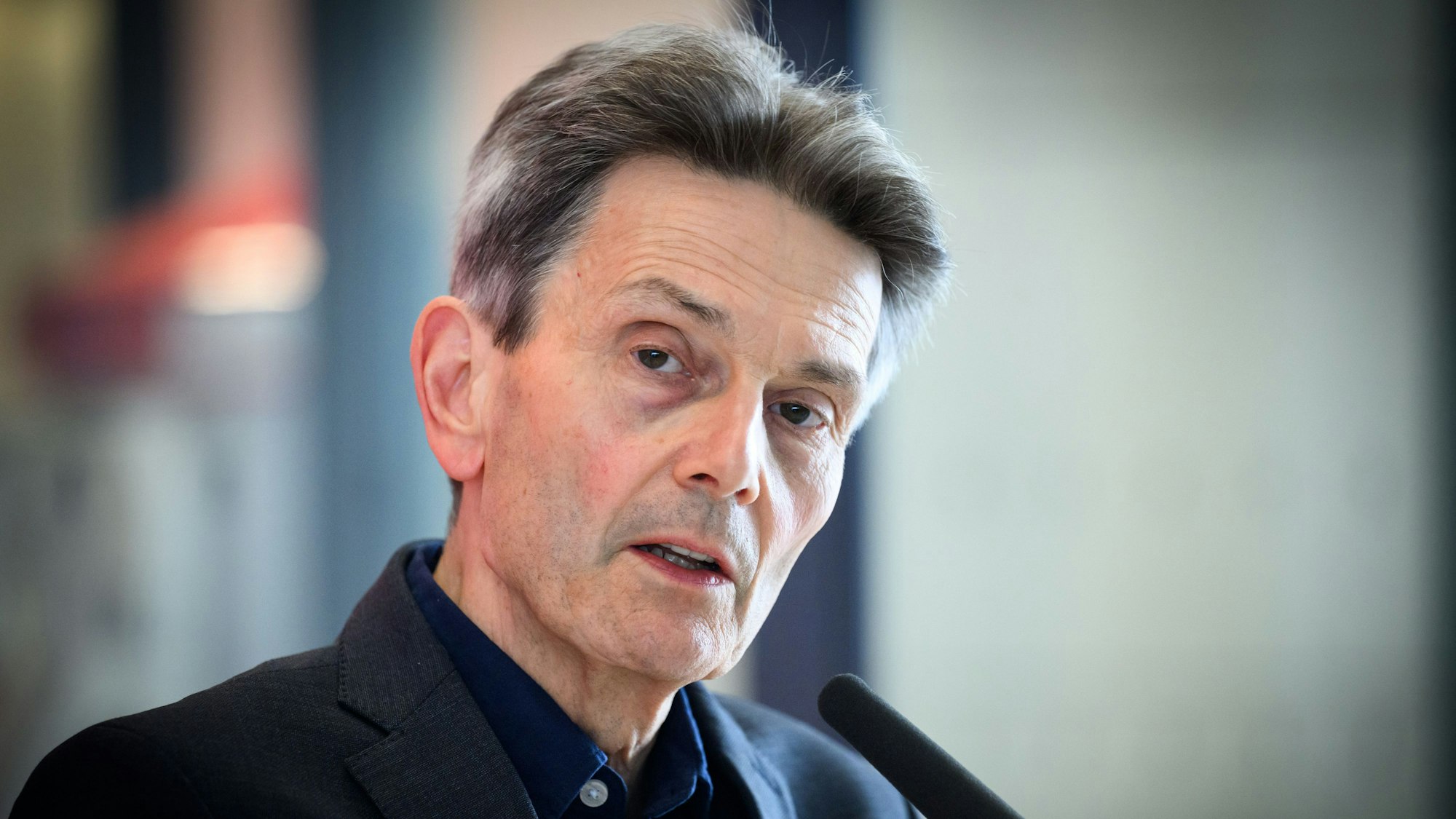 Rolf Mützenich, Vorsitzender der SPD-Bundestagsfraktion, spricht im Deutschen Bundestag.