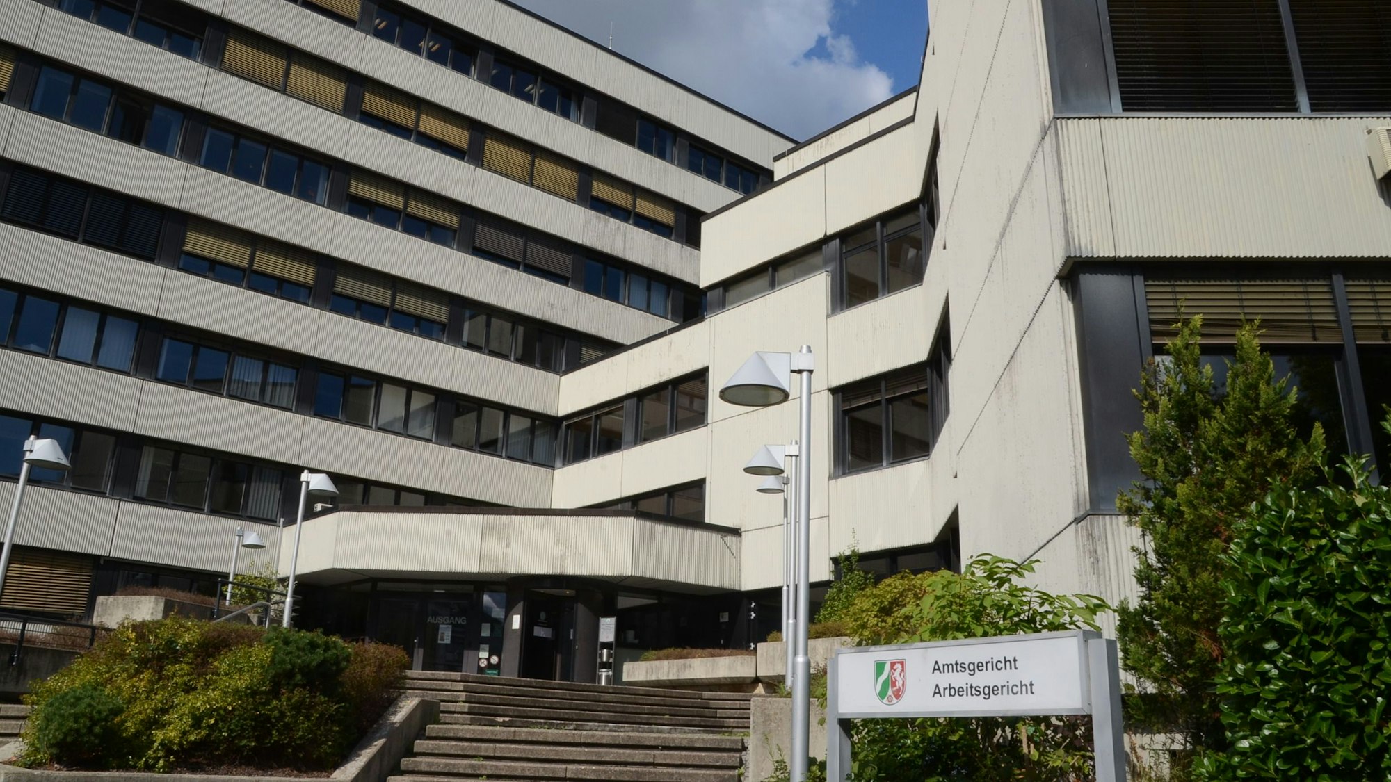 Ein Verwaltungsbau aus den 70er Jahren.