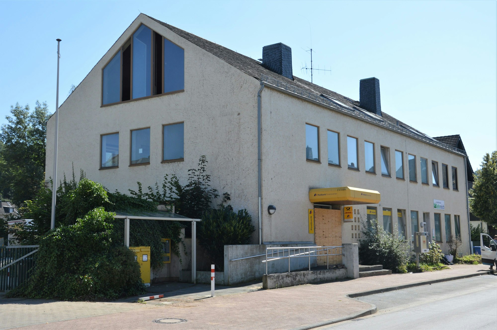 Das Foto zeigt die ehemalige Filiale der Postbank in Kall.