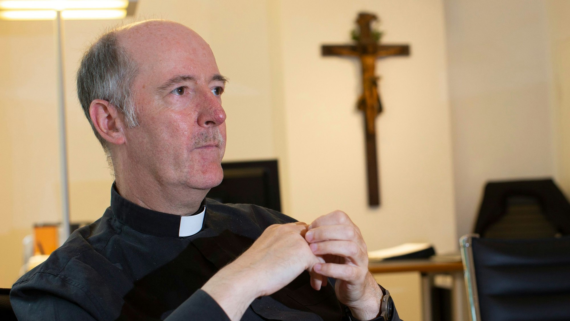 Der Kölner Generalvikar Guido Assmann.
