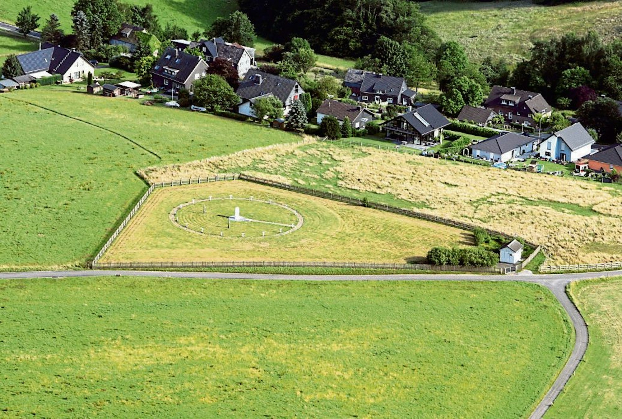 Luftbild der Drehfunkanlage Wipper des Flughafens Köln-Bonn in Kürten.