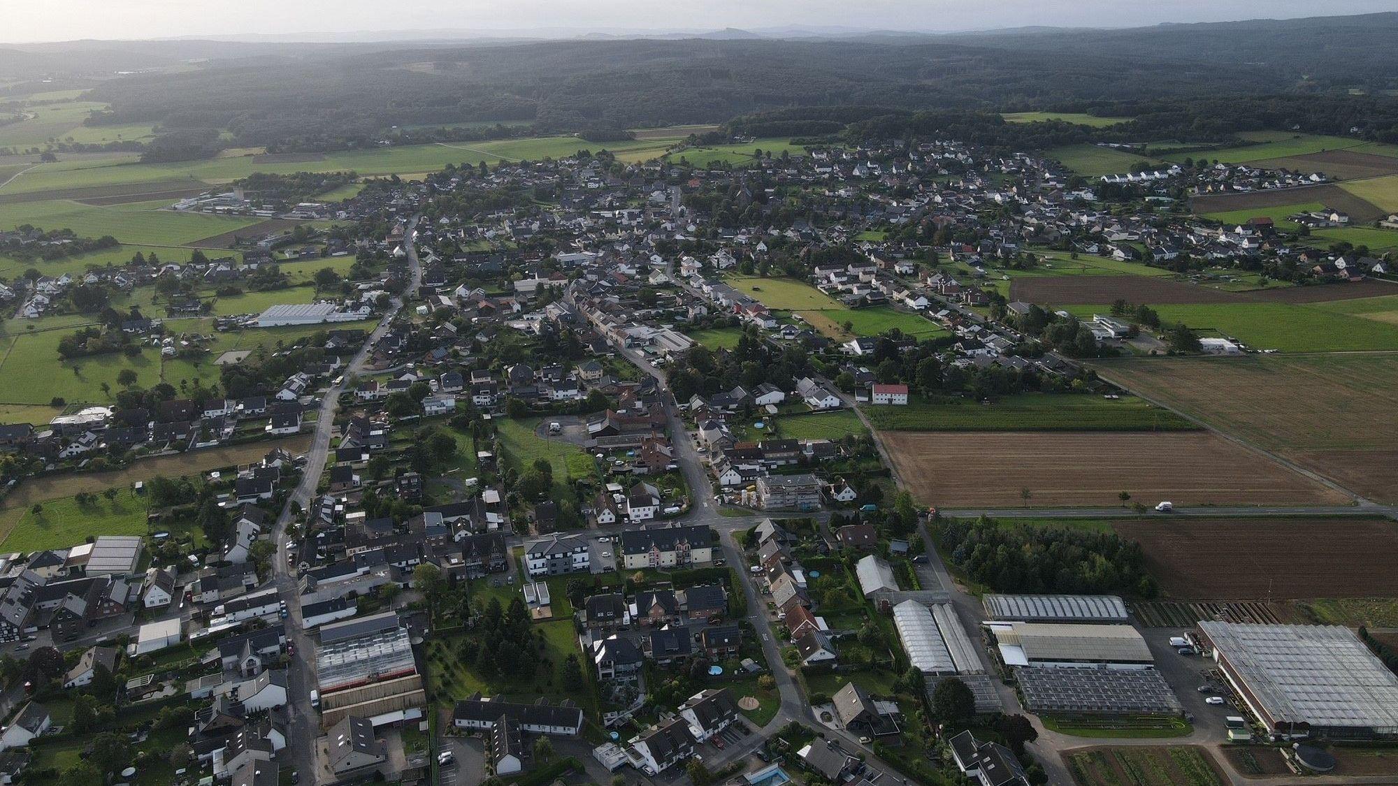 Das Foto zeigt Kirchheim aus der Vogelperspektive.