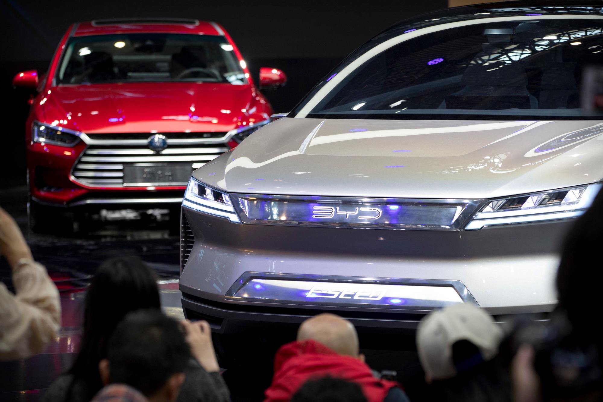 BYD bei der Autoshow in Peking