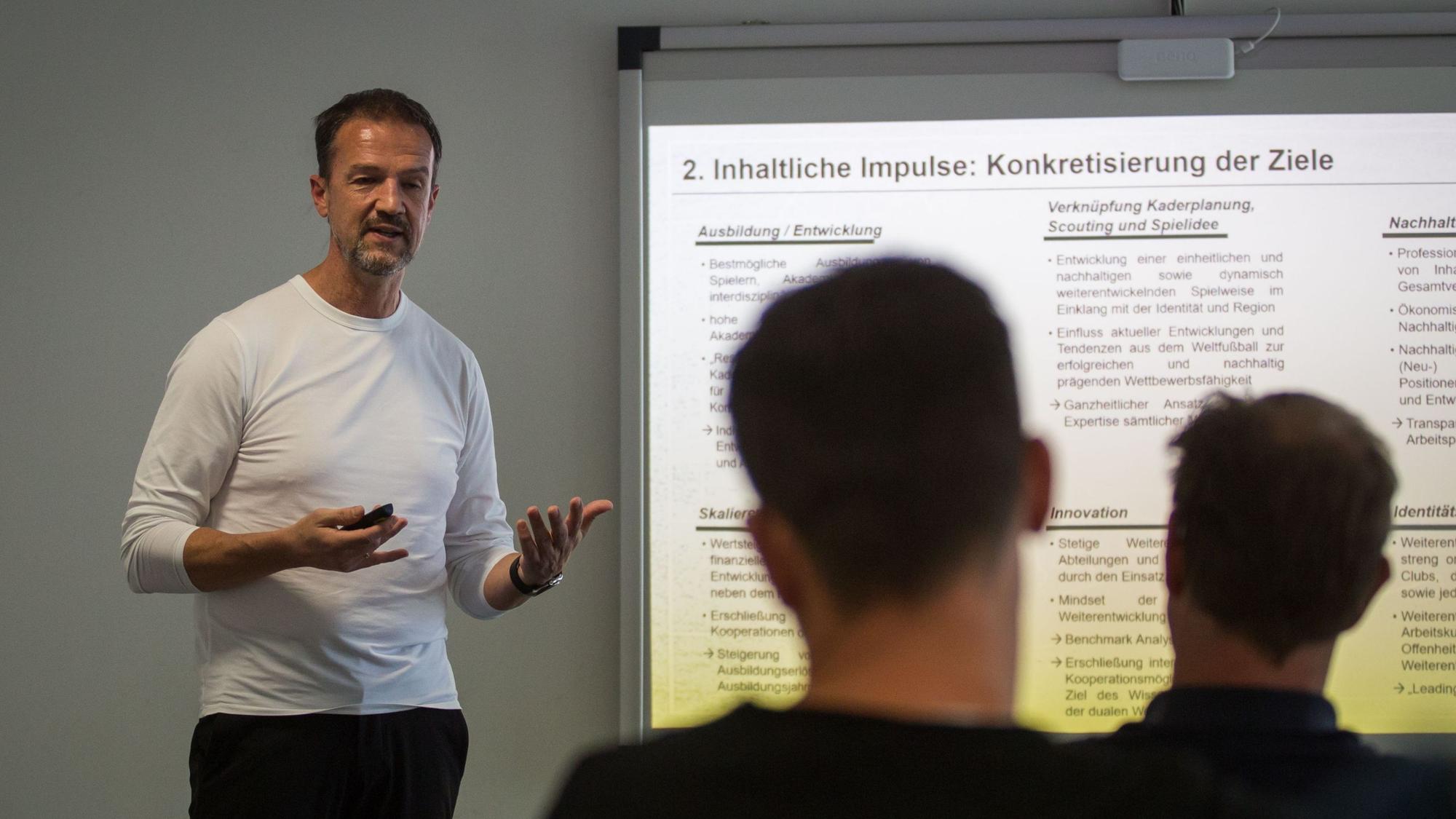 Fredi Bobic an der Sporthochschule Köln