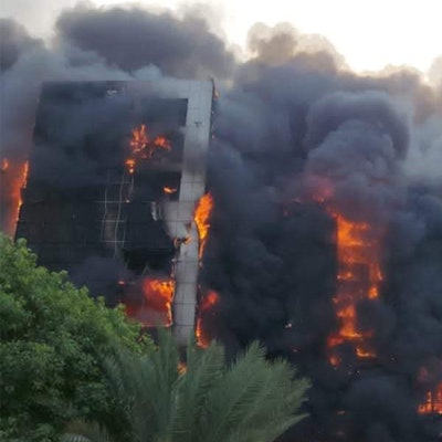 Die Gefechte zwischen den Regierungstruppen und der „Rapid Support Force“ (RSF) im Sudan dauernd an. Zuletzt stand nach Beschuss der „Greater Nile Petroleum Oil Company Tower“ in Khartum in Flammen. Die RSF-Miliz soll nun Ziel ukrainischer Angriffe geworden sein.