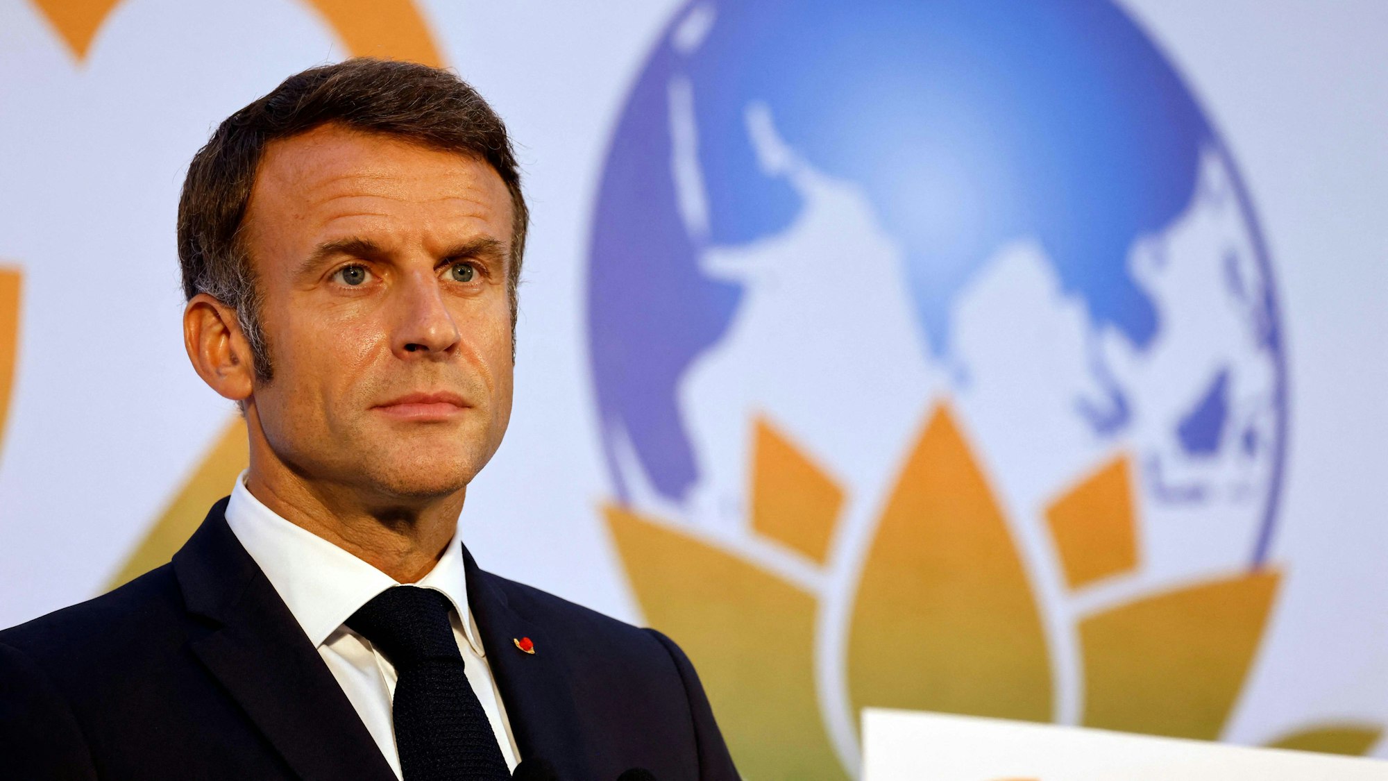 Vor knapp einem Jahr hatte der französische Präsident Emmanuel Macron die Notwendigkeit betont, angesichts der Konkurrenz aus China und den USA den Kauf von in Europa produzierten E-Autos zu fördern.