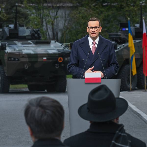 Der ukrainische Präsident Wolodmyr Selenskyj (l.) und der polnische Regierungschef Mateusz Morawiecki bei einer gemeinsamen Pressekonferenz im April. Zwischen Kiew und Warschau ist ein Streit entbrannt.