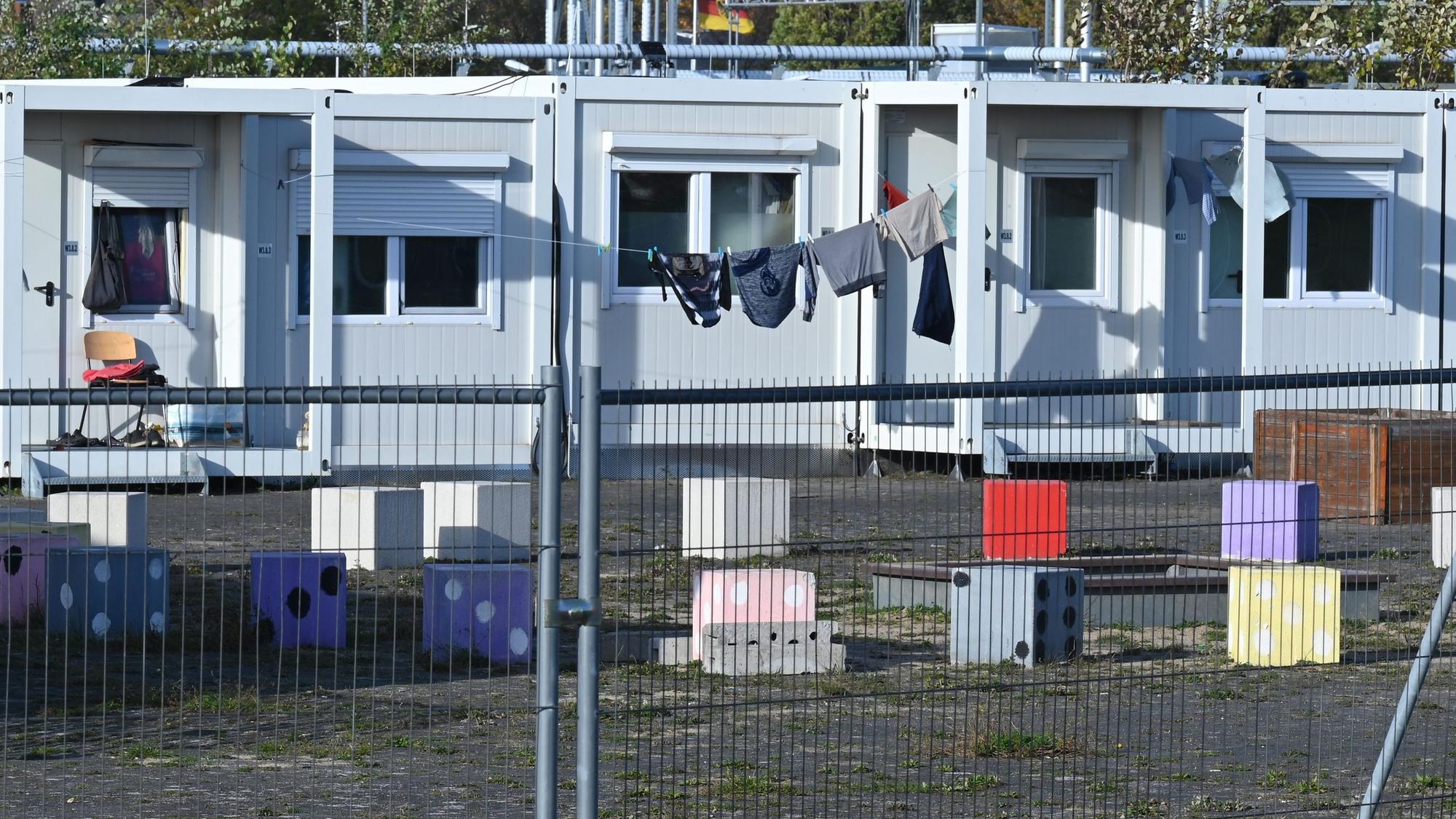 Container zur Unterbringung von Flüchtlingen (Archivbild)