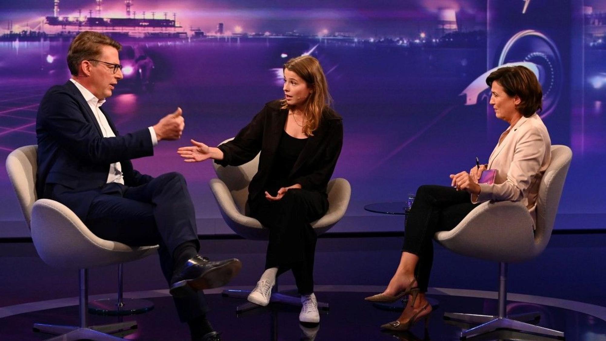 Der bayerische Wissenschaftsminister Markus Blume (CSU) diskutiert mit Klimaschutzaktivistin Luisa Neubauer von „Fridays for Future“ in der ARD-Talkshow „Maischberger“ am Mittwoch, 20. September.