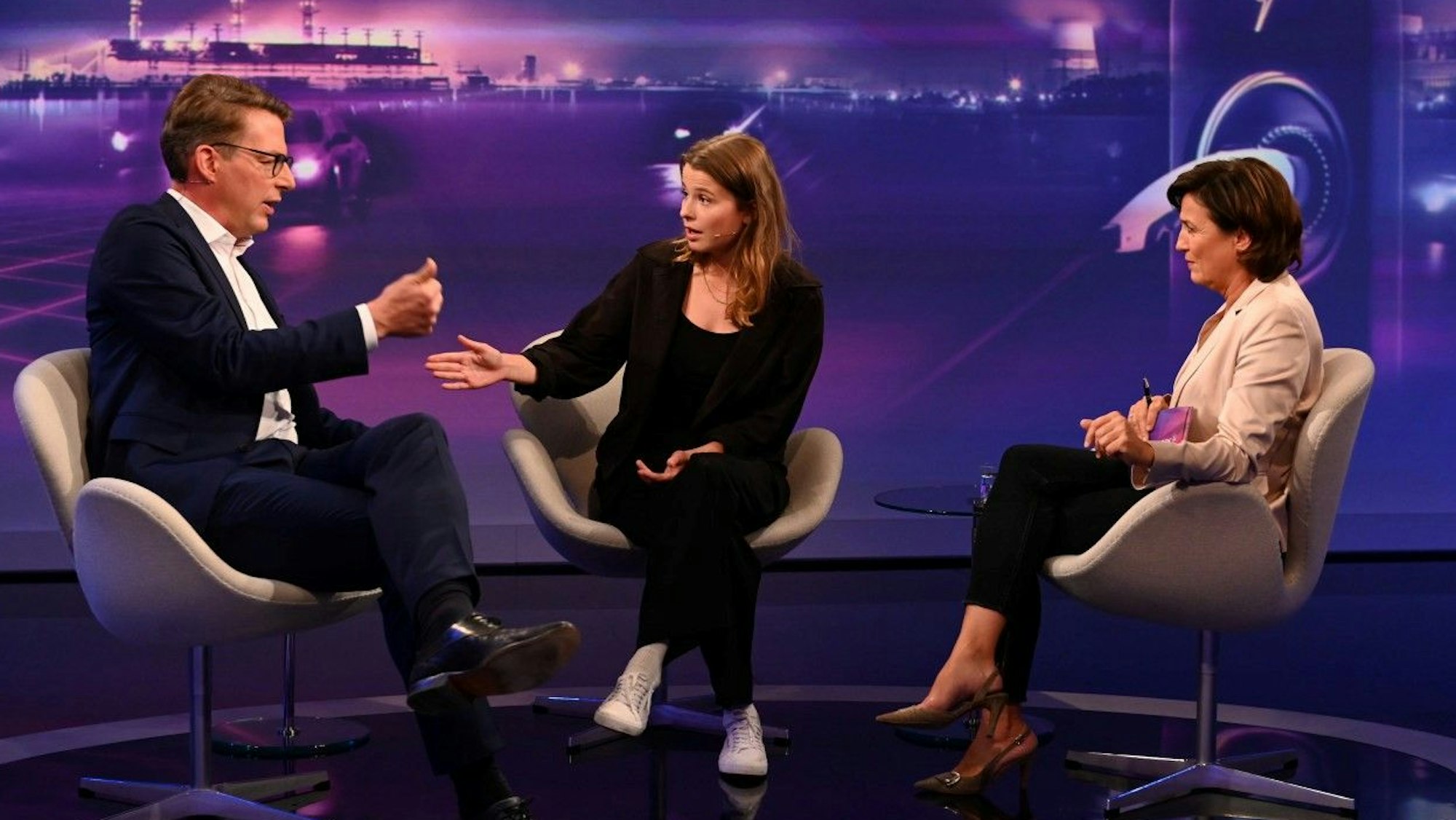 Der bayerische Wissenschaftsminister Markus Blume (CSU) diskutiert mit Klimaschutzaktivistin Luisa Neubauer von „Fridays for Future“ in der ARD-Talkshow „Maischberger“ am Mittwoch, 20. September.